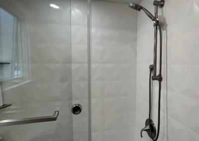 Groutless tile in Tofino pattern with a 10 ml roller slider and fixed panel